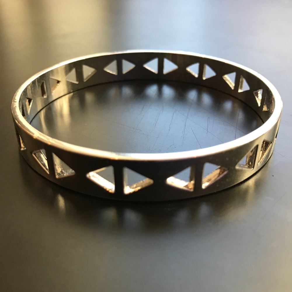 🛑 NOT FOR SALE: Triangle cut-out bangle